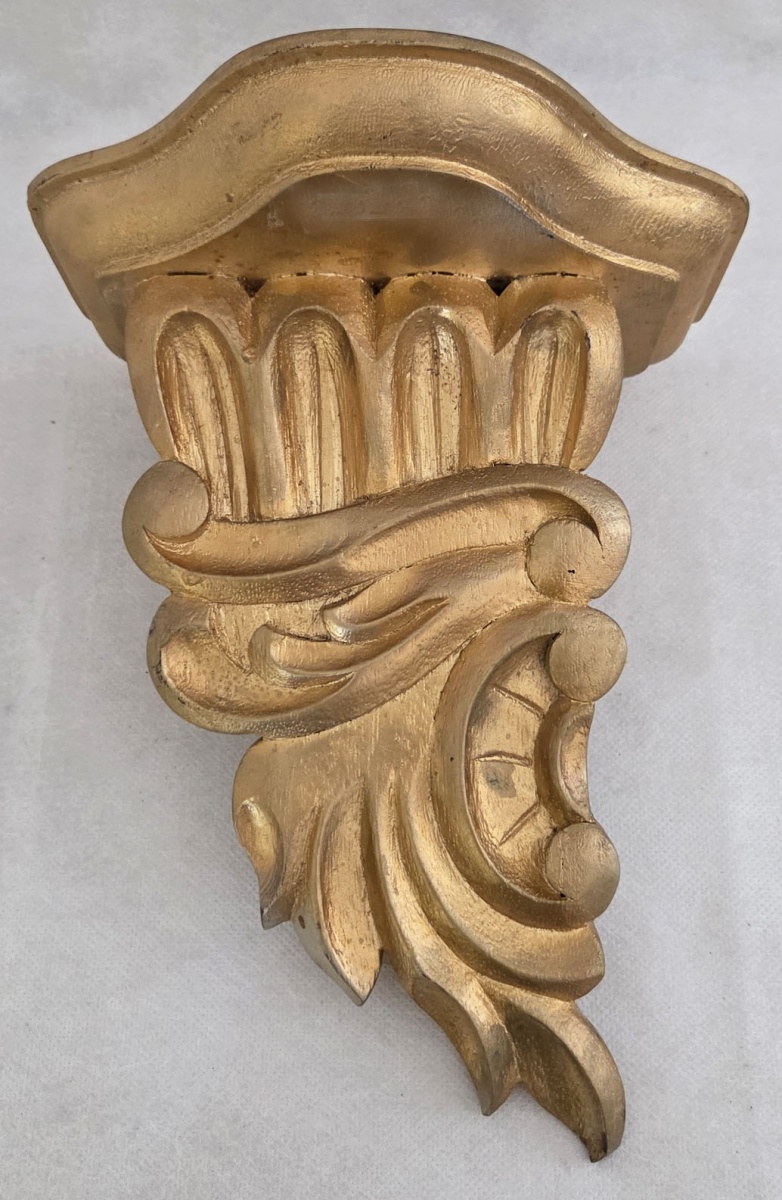 PEANHA - madeira esculpida com douração 28x18x16 cm