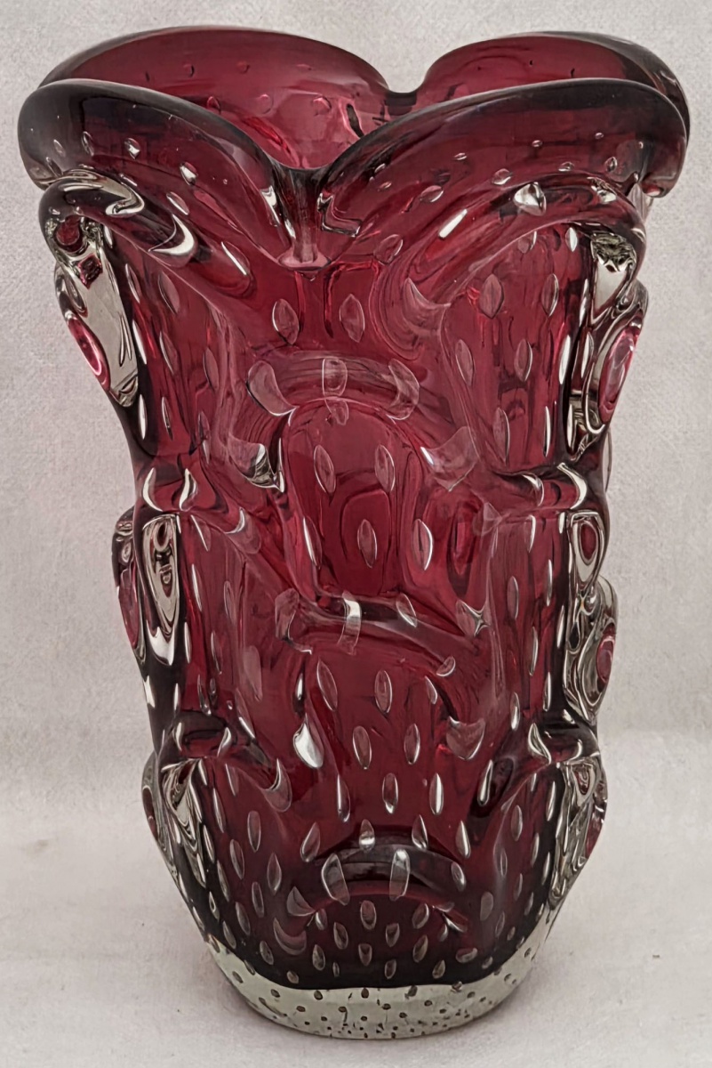 MURANO - vaso translucido e vinho, bolhas ondas e relevo, borda recortada e ondulada 25x13 cm