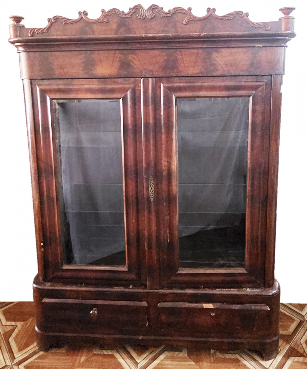 LOUCEIRO - estilo Bidermeier, gavetas à baixo, portas e laterais em vidro, laminado em rádica 220x156x58 cm (no estado)