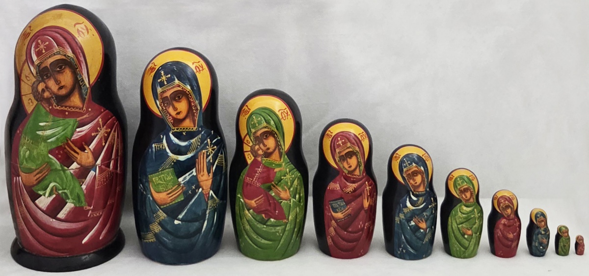 MATRIOSKA - russa em madeira pintada motivo santa 10 peças 30 cm