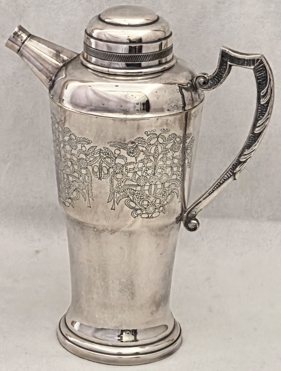 COQUETELEIRA - banho de prata ART-PRATA, desenhos circundantes, alça trabalhada, pé circular 25 marca ao fundo