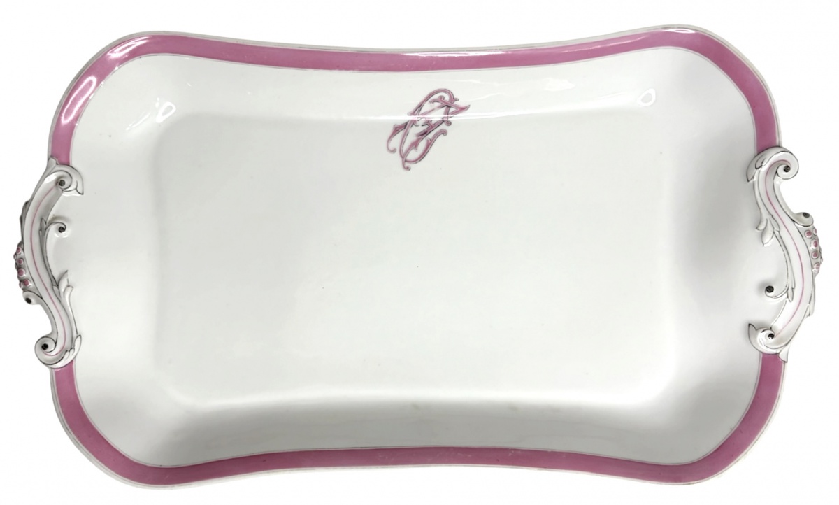 LIMOGES - Serviço de mesa luxuoso. Elegante e delicada porcelana, raridade de excelente qualidade. Travessa francesa de Limoges, fabricada por WILLIAM GUERIN & CO. entre 1900 e 1920 em estilo Art Nouveau tardio/início ...