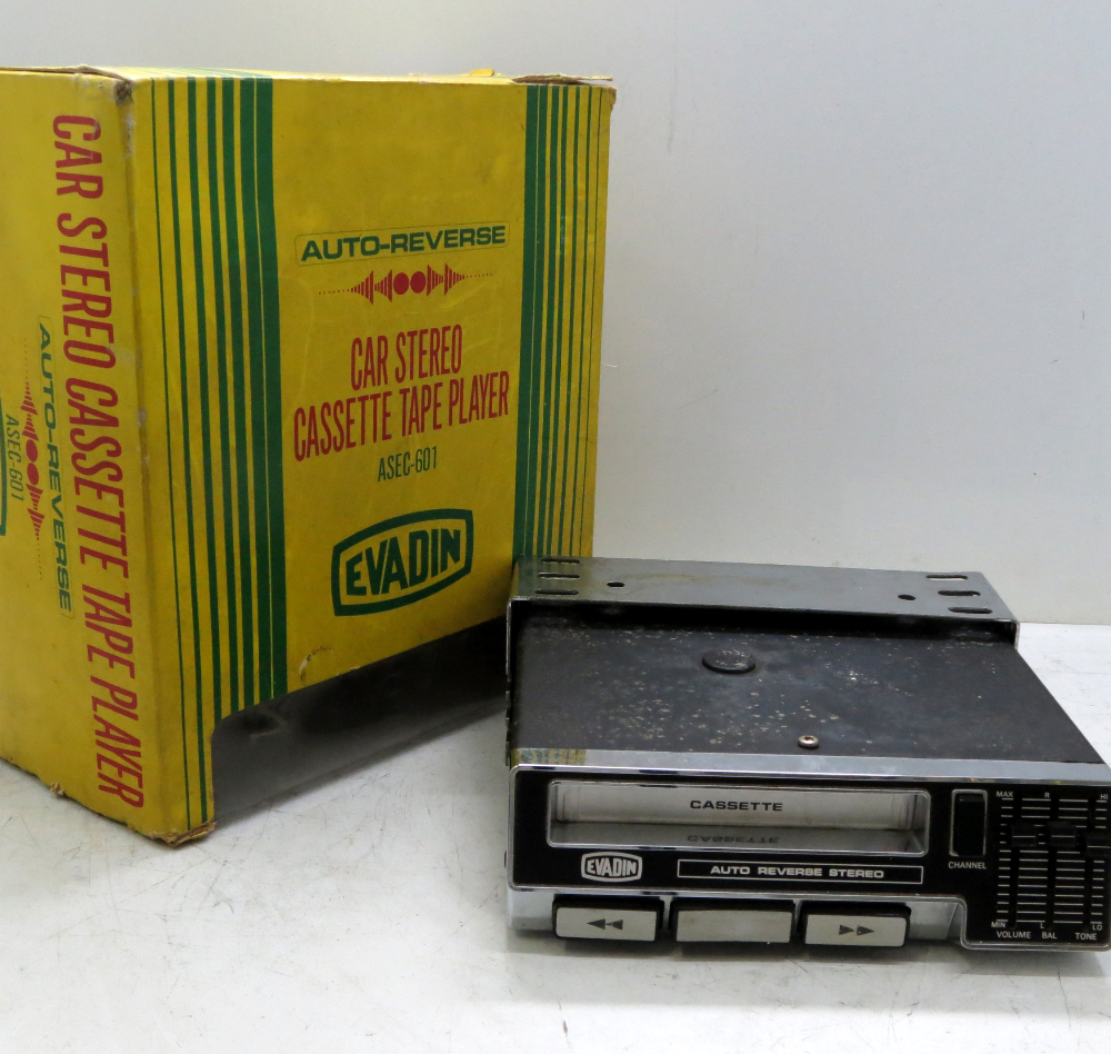 Car Stereo Cassete Tape Player marca EVADIN, na caixa o