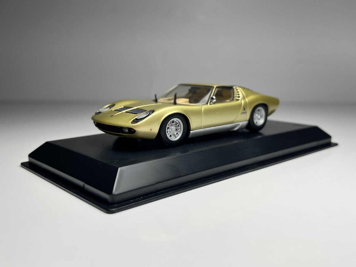 1966-71 Lamborghini Miura Dourado - Minichamps Escala 1