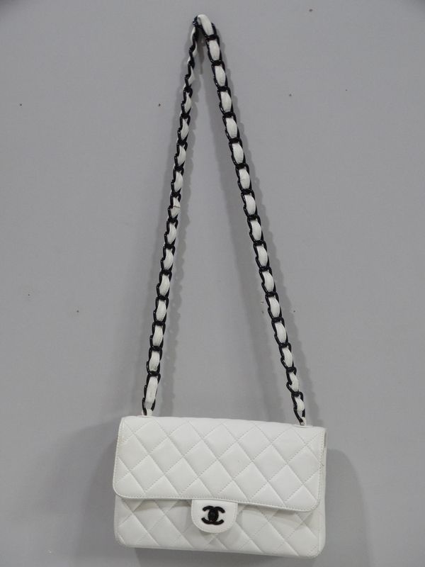 chanel triangle bolsa