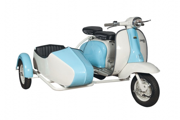LAMBRETTA C/ SIDECAR - NAS CORES AZUL CELESTE E BRANCA