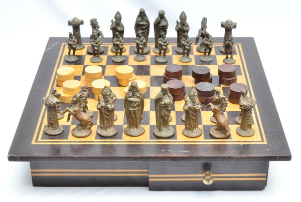 Tabuleiro para jogo de xadrez ou dama, produzido em mad