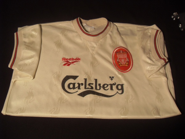 liverpool camisa bege