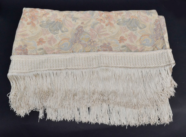 Manta para sofá francesa em seda decorada com motivos f