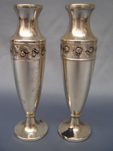 Par De Vasos Sacros Antigos Em Metal Prateado Com Oxida