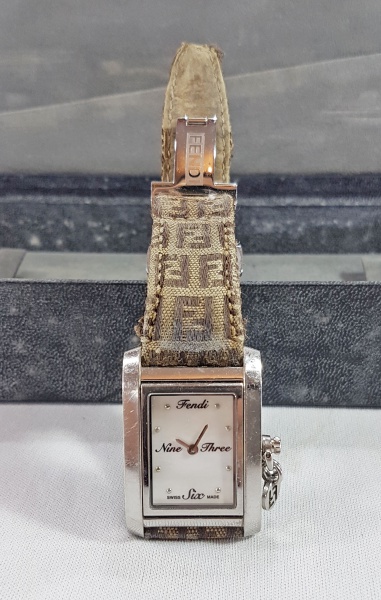 FENDI - original- Relógio feminino com caixa em aço, fu