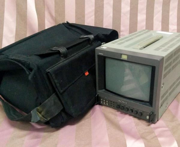 SONY - Monitor profissional portátil - Modelo PVM 8041