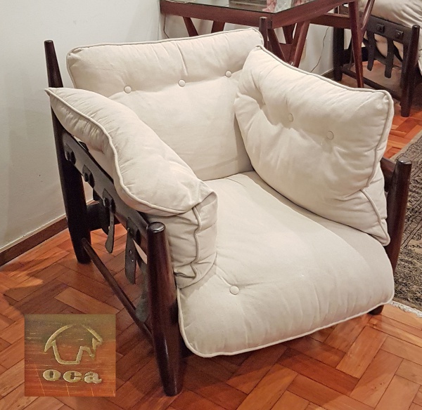 Antiga poltrona Rocaille em madeira nobre, estofado ori