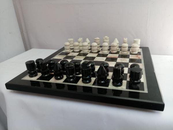Jogo Xadrez em Mármore, c/ Pedras, completo, aprox. 40 x 39,5 x 2,5cm; com