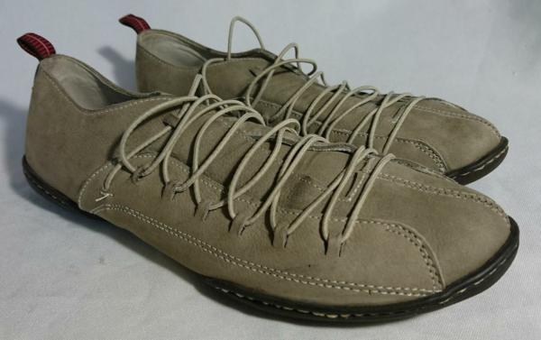 OUTER Sapato feminino em couro, no estilo sapatênis, no tom cá