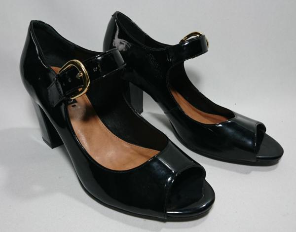 AREZZO - Sapato feminino estilo boneca, em verniz, no t