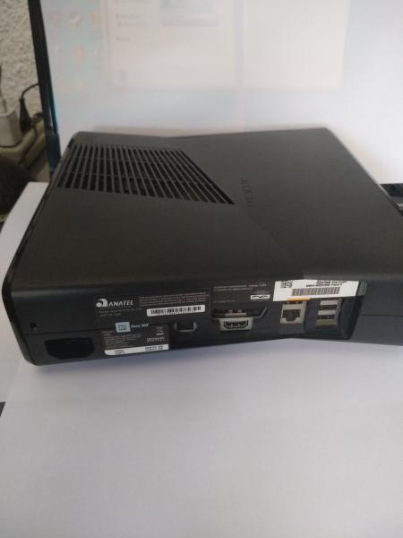 Console XBOX 360 S - Modelo 1439 bloqueado ( completo )