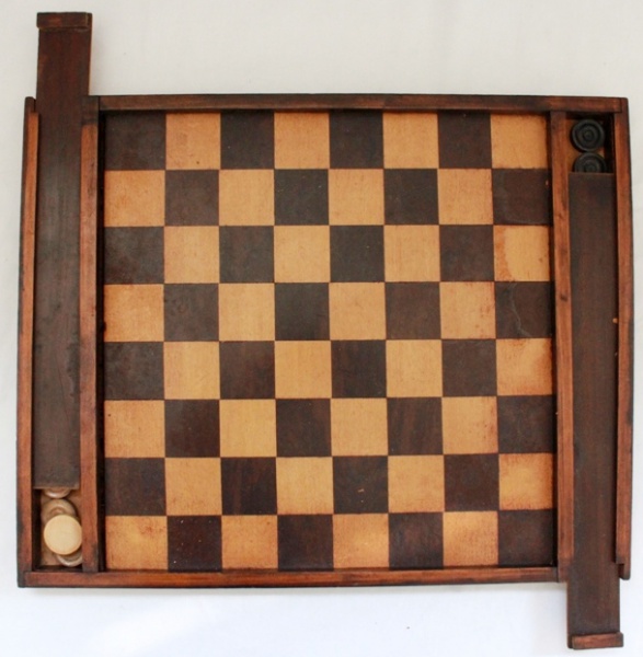 Tabuleiro para jogo de xadrez ou dama, produzido em mad