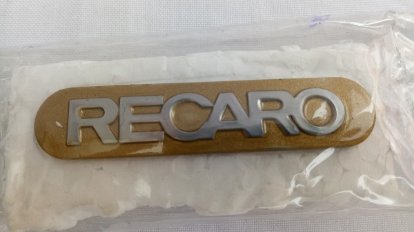 Emblema RECARO p/ Bancos Carros; aprox. 7cm