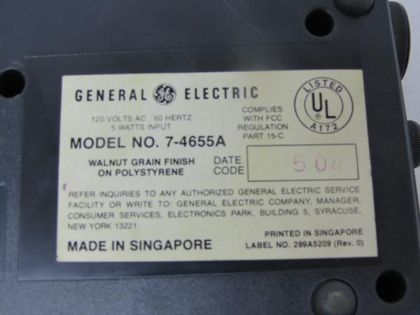 Antigo rádio relógio General Electric modelo 7-4655A -