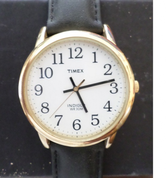 relogio timex dourado
