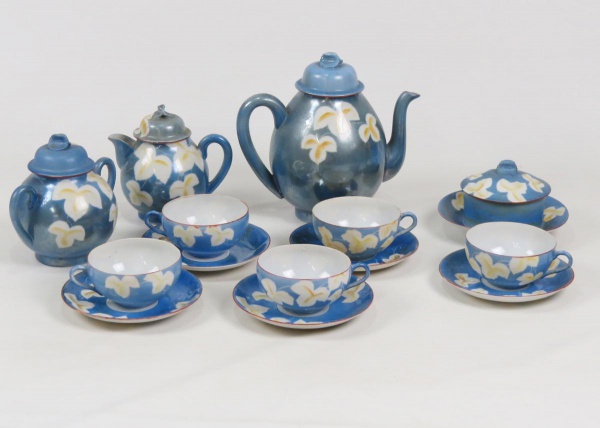 Antigo conjunto para chá em porcelana oriental policrom