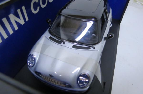 AUTOart MINI クーパー 1:18 Miniatura Mini Cooper AutoArt cor prata escala 1/18 - P