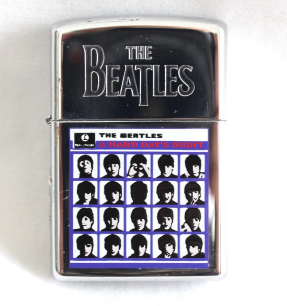 Isqueiro da marca ZIPPO. ( THE BEATLES ) ( EM FUNCIONAM