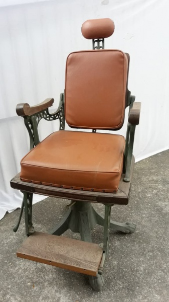 Cadeira De Barbeiro Antiga Usada