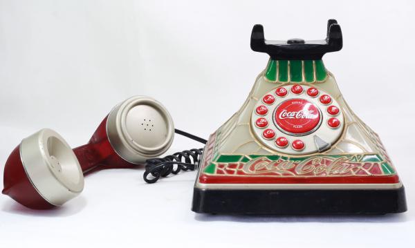 Antigo telefone promocional importado da Coca-Cola. Não se sabe do