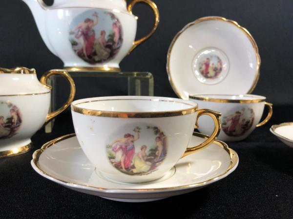 Antigo Jogo de chá de porcelana Real com detalhes em ou