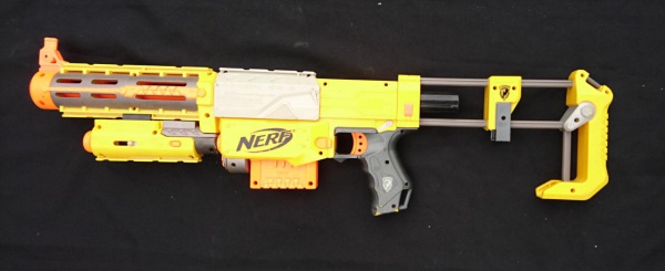 NERF - Grande arma de brinquedo . Funcionando. Med.: 43 X 16 cm . PREÇO NA