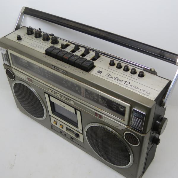 Antigo rádio Toshiba BomBeat 12 - Auto reverse - Modelo