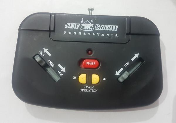 Trem brinquedo com controle remoto com trilho madeira