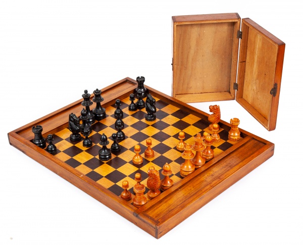 Caixa Tabuleiro de Xadrez de Madeiras Nobres - Wooden Chessboard