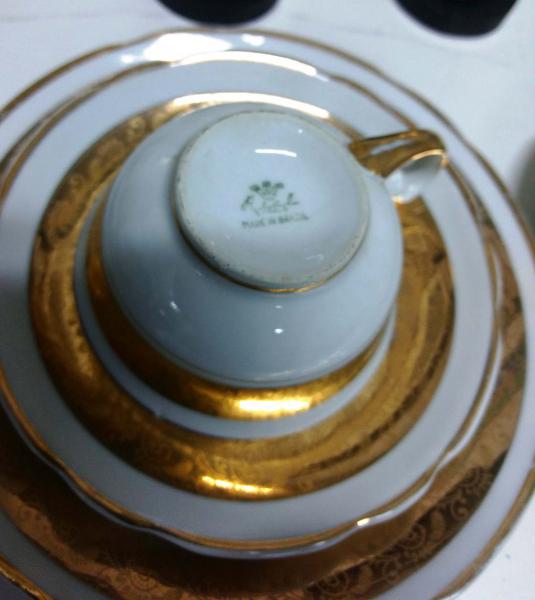 Jogo cha cafe 24 pçs porcelana real friso ouro detalhe. composto