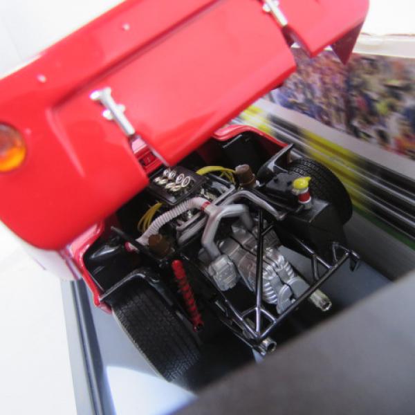 Miniatura Alfa Romeo 33.2 Daytona 1968 - Escala 1/18 -