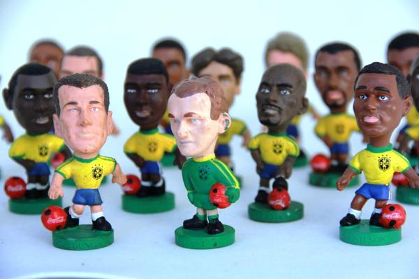 Minicraques da seleção são vendidos no Brasil