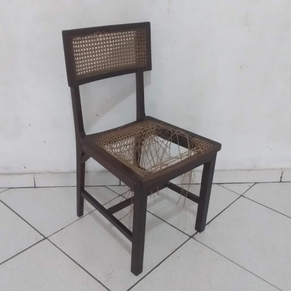 Cadeira De Barbeiro Antiga 1950 Em Madeira Jacarandá - R$ 4.500,00
