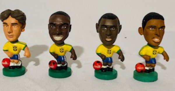 Minicraques da seleção são vendidos no Brasil