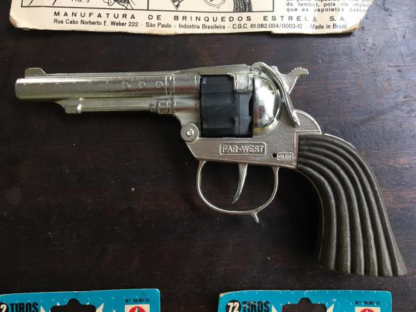 Revolver De Espoleta Brinquedo + 3 Cartelas De Espoleta