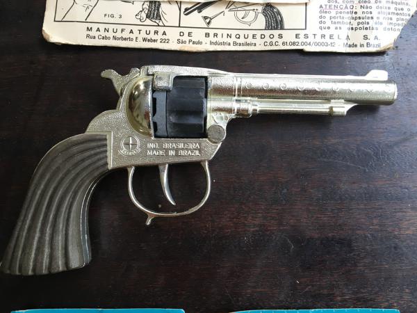 Revolver De Espoleta Brinquedo + 3 Cartelas De Espoleta