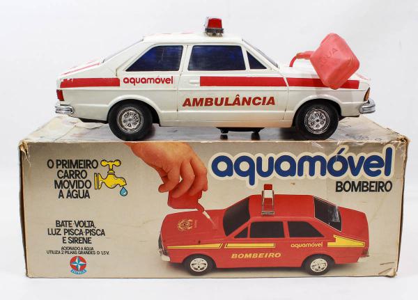 Antigo carrinho de bombeiro Aquamóvel da Estrela na cai