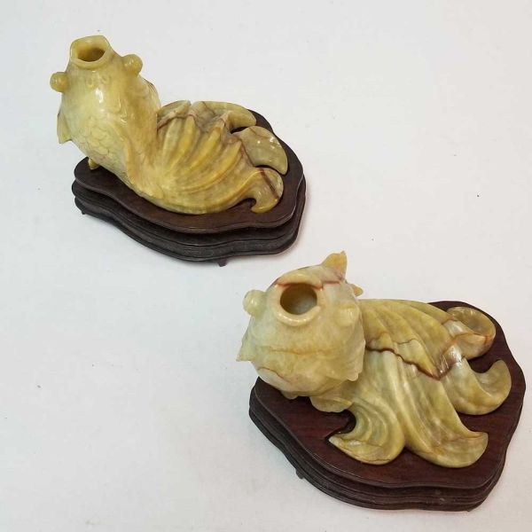 Estatueta de porcelana japonesa representando figura de gueixa com