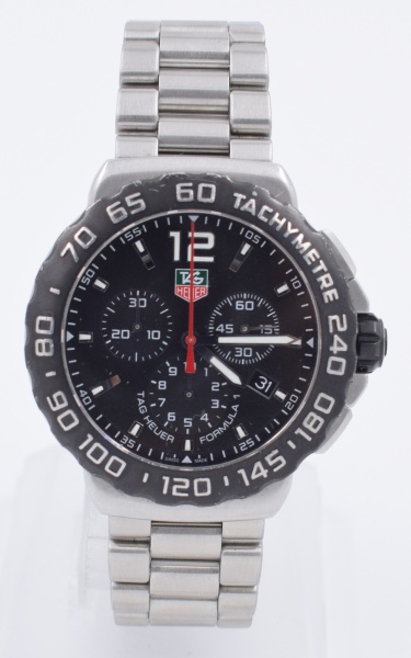 Tag Heuer Formula 1 Referencia CAU1110. Relogio Masculino Com Caixa em Aco Inox Medindo 42mm. Movimento Swiss a Quartz Com Cronometro. Lindo Mostrador Negro Com Calendario as 4 Horas Protegido Por