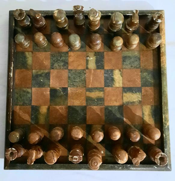 Jogo de Xadrez (peças + tabuleiro - versão retro)