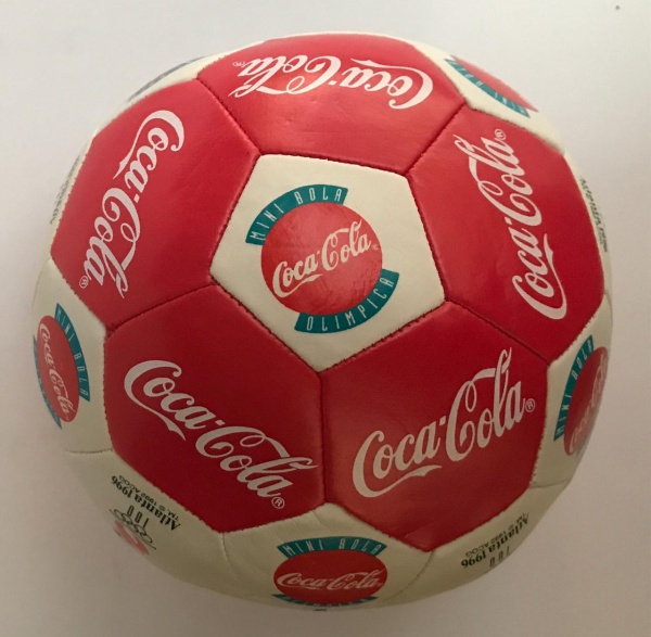 pt-->A bola do jogo é sua com Coca-Cola<!--:-->