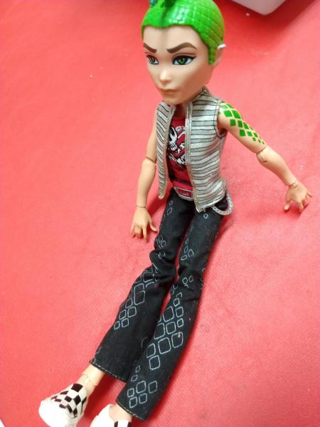 Deuce-gorgon Monster High em perfeito estado precisando de bateria