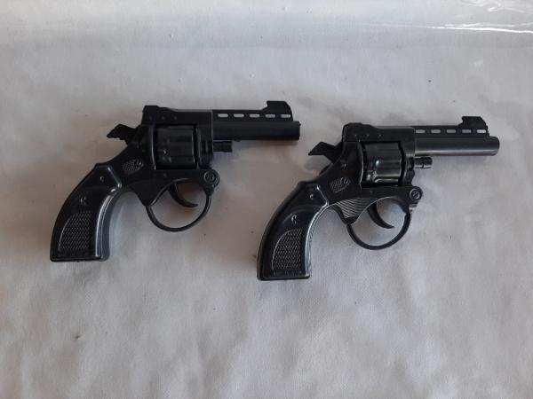 2 armas de espoleta com uma caixinha de espoleta Arma d