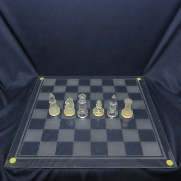 xadrez de vidro conjunto com caixa